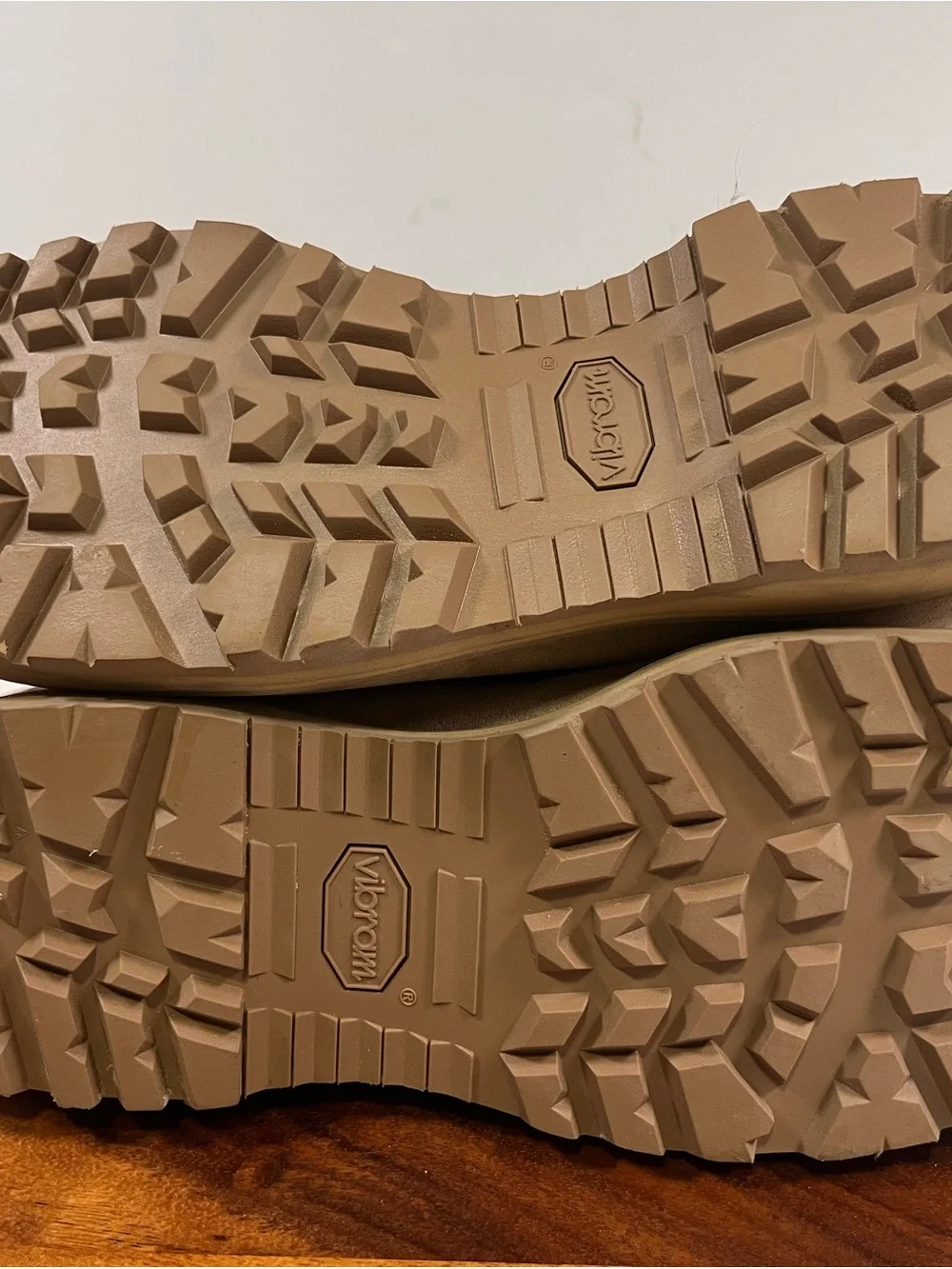 Bates Men’s Tactical Desert Tan Suede Boots 12w clean EUC Vibram sole